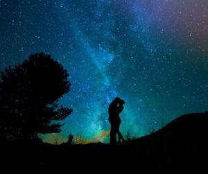 Nằm Ngủ Mơ Thấy Hôn Bạn Thân Là Điềm Báo Gì?